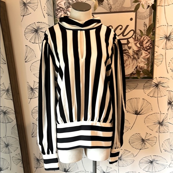 Karl Lagerfeld M Black and White Striped Women's Top - Picture 1 of 2